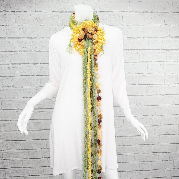 Funky Lady One-of-a-kind Artsy Handmade Flower Scarf - Picture 12 of 12